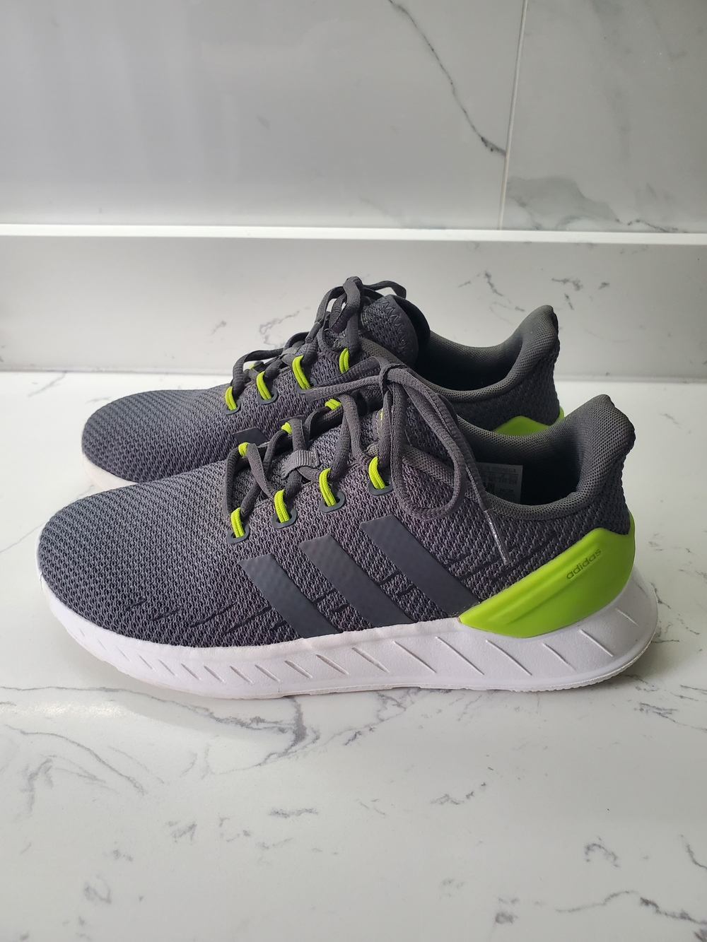 green adidas Questar Flow NXT athletic shoes US6 Mens